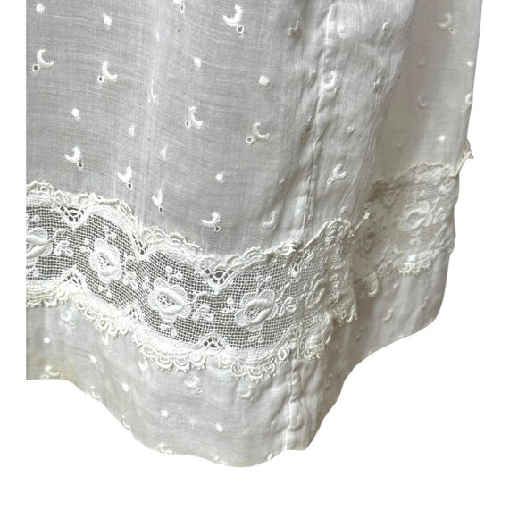 Edwardian white dress with gorgeous lace and embroidered sun and moon detail - Picture 3 of 10